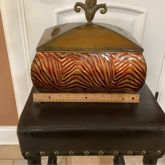 Decorative fleur de lis box. Dark gold & dark coral tiger stripe design. - Picture 5 of 7